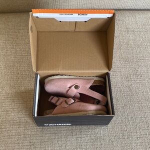 North side Toddler Size 8 slip on shoes